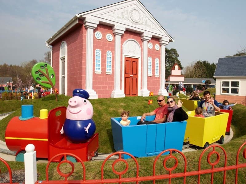 London to Paultons Park Home of Peppa Pig World Transfers