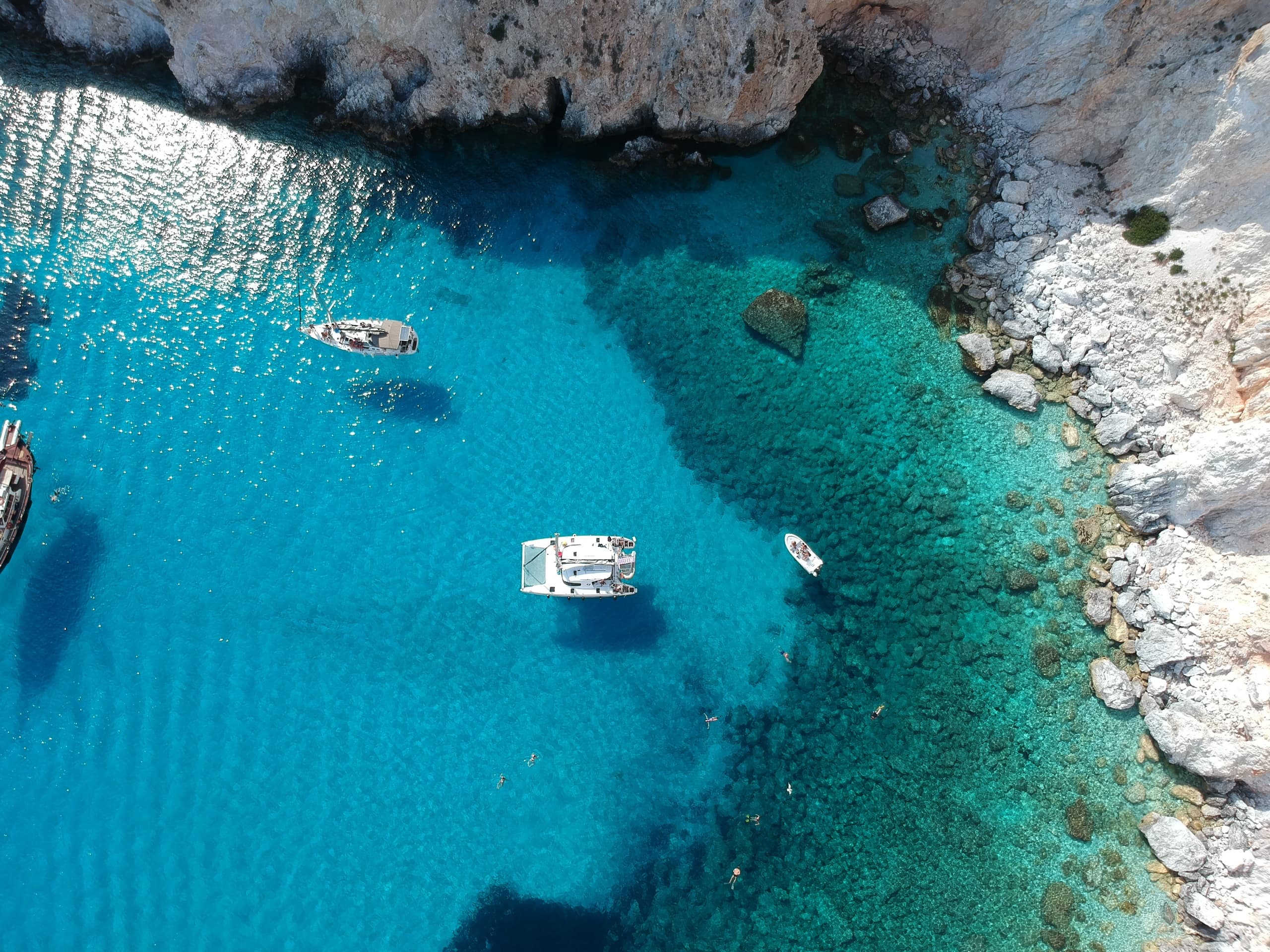 ROUND OF MILOS & POLIEGOS CATAMARAN CRUISE