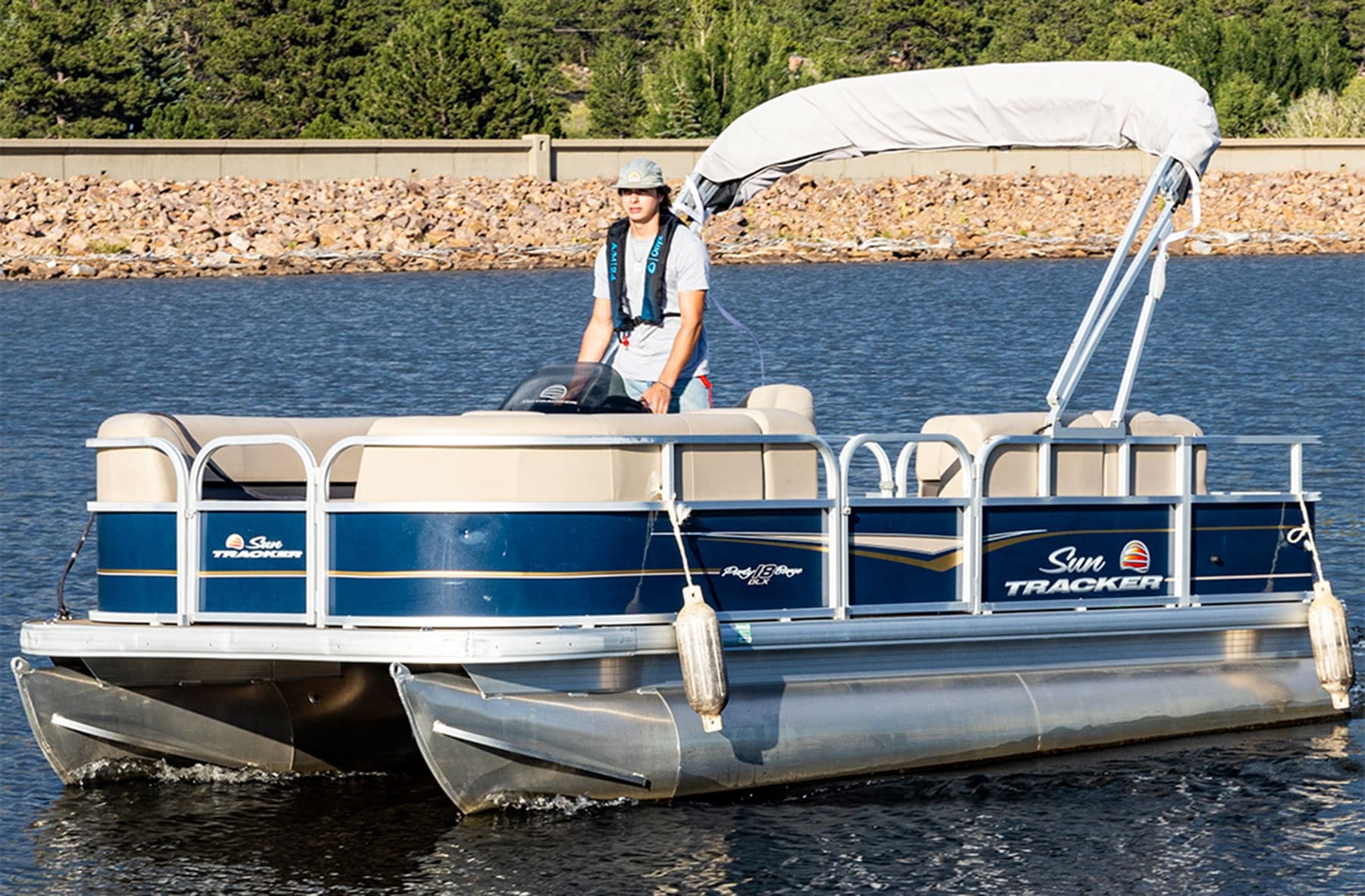PONTOON BOAT - 8 Guests