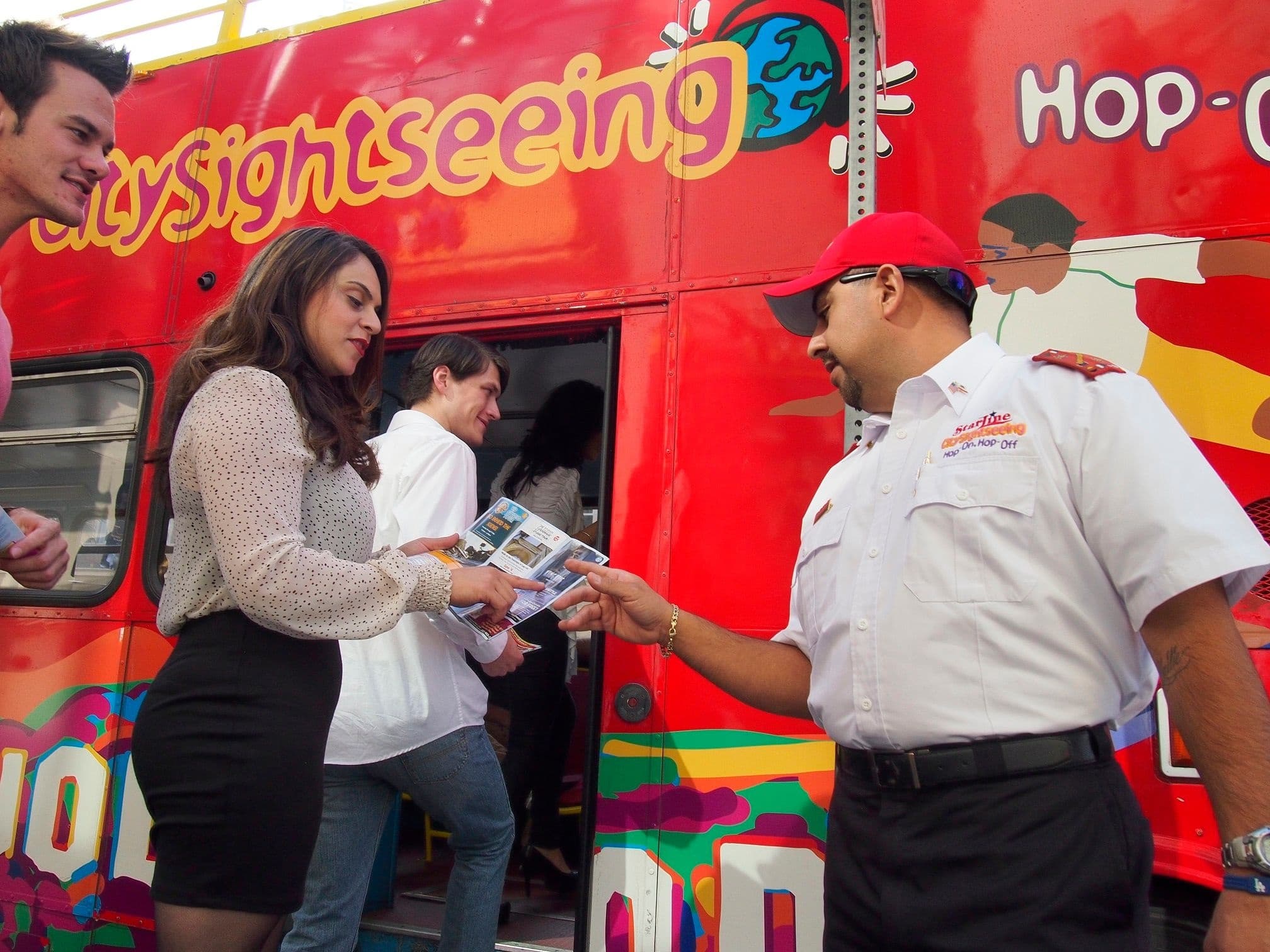 Celebrity Homes Tour & 1 day Hop-on Hop-off with roundtrip hotel transfers from Anaheim/Disneyland Resort hotels
