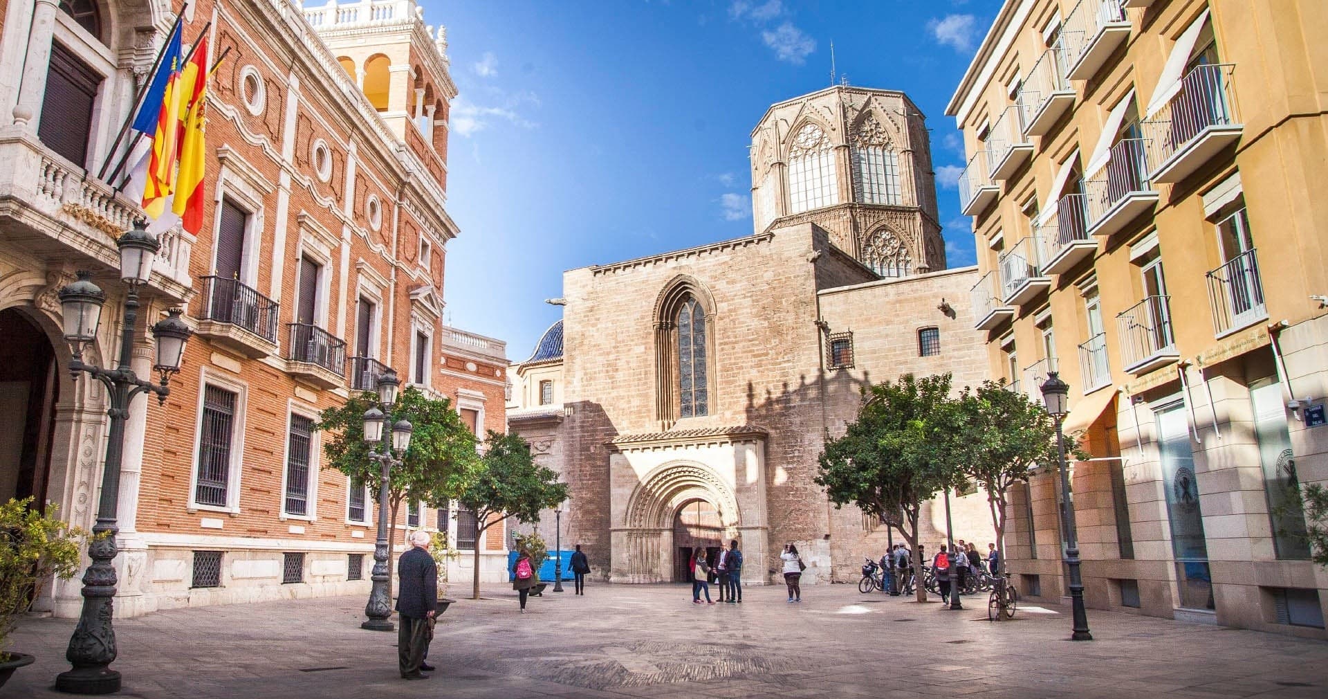Essentials of Valencia and its World Heritage Sites (English)