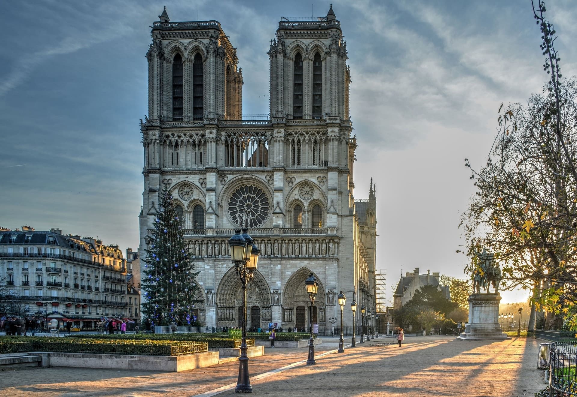 Notre Dame, City Center of Paris Tour