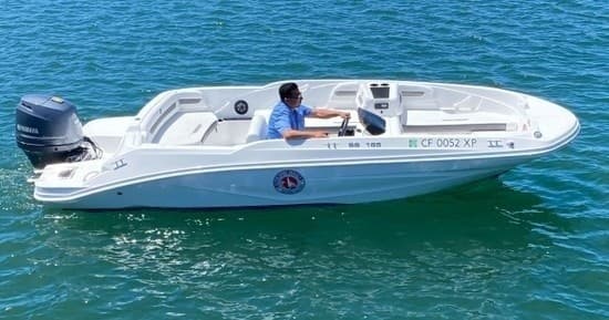 18’ Hurricane Powerboat