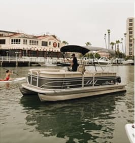 20' Pontoon Rental - Miss Juju