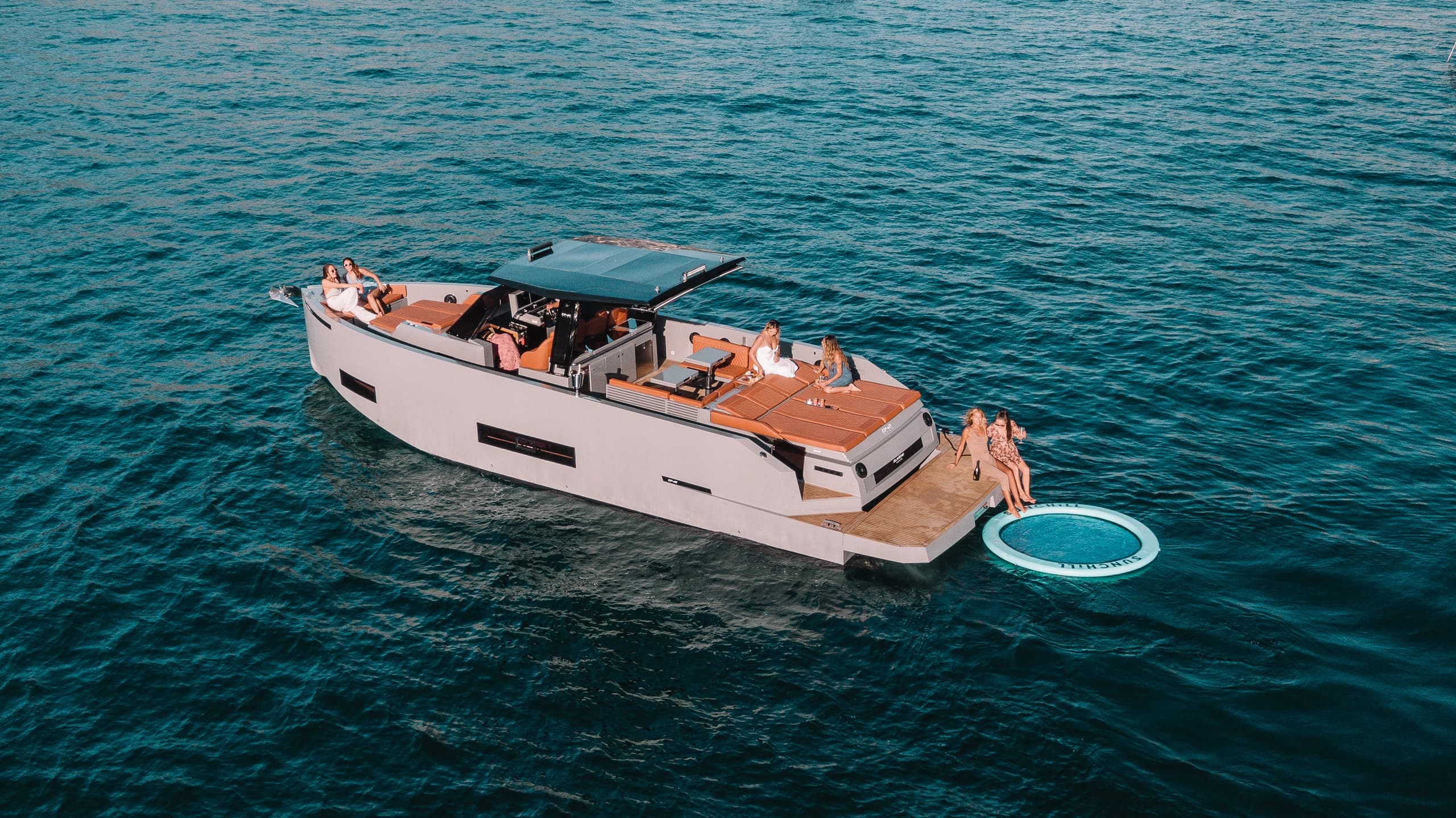 45ft Exotic Sport Yacht - Starlink - Tv