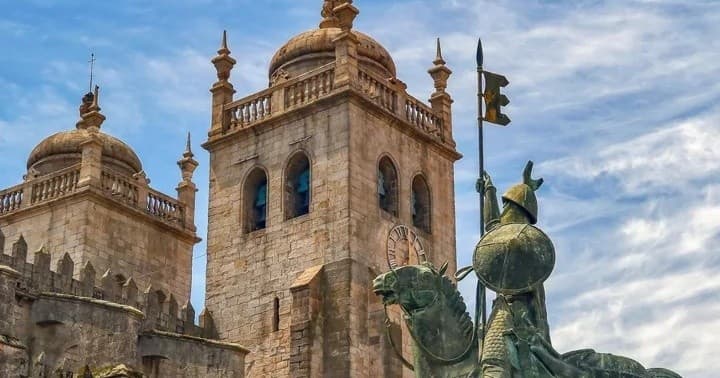 Explore Porto's Historic Center With Jeeptour