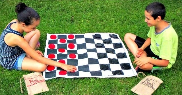 Lawn Checkers