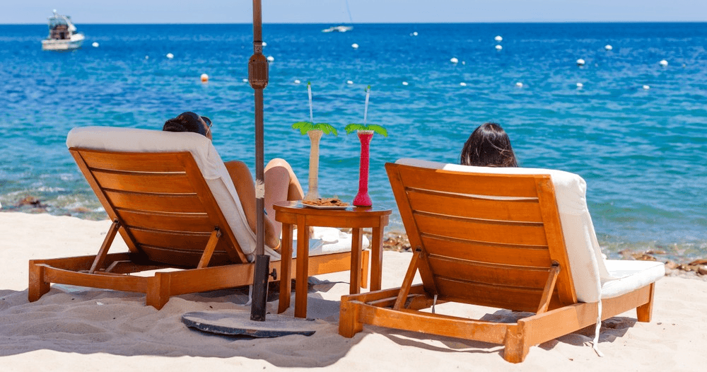 Cabanas & Lounges