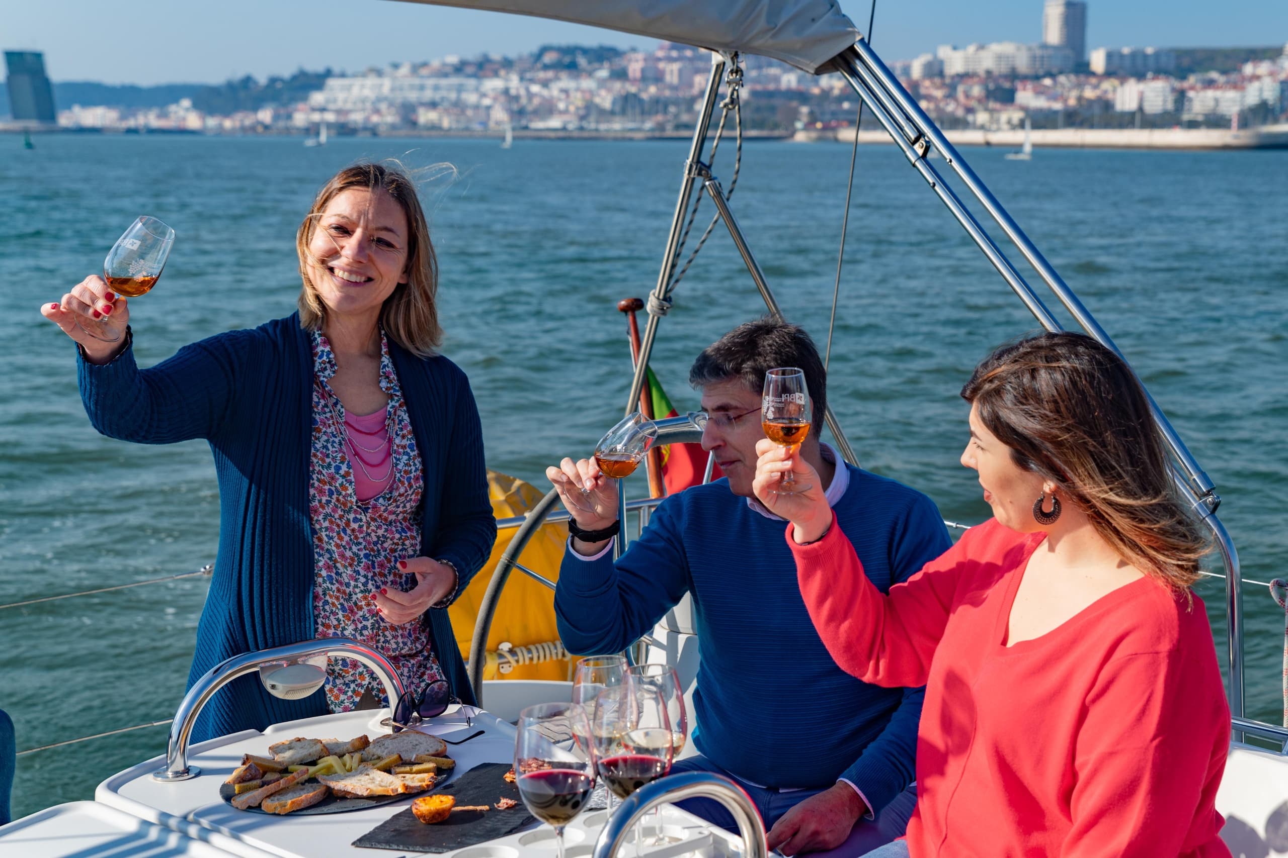 Lisboa: Degustação de vinhos com Sommelier em veleiro | Privado