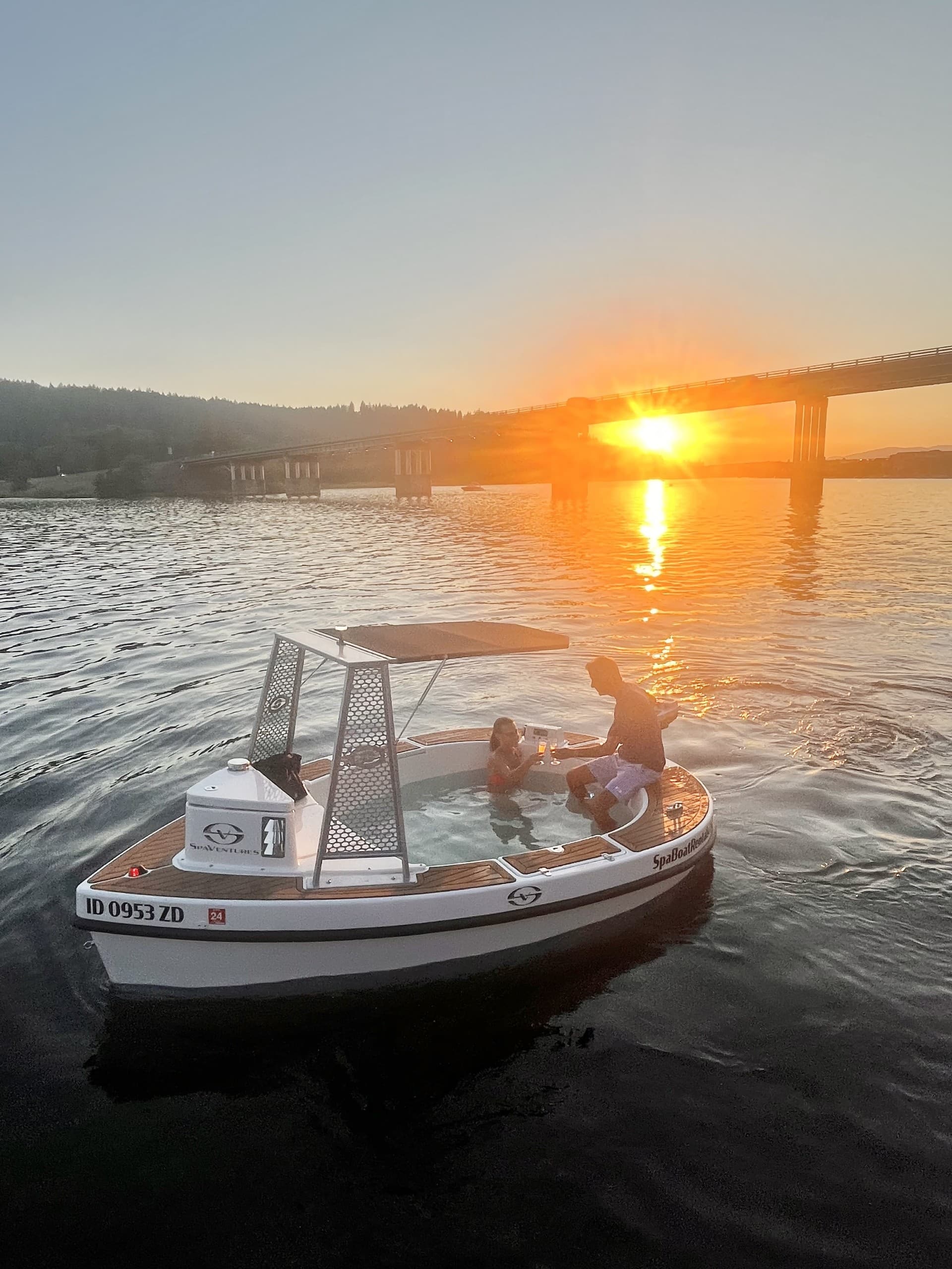 Spacruzzi Hot Tub Boat Rental