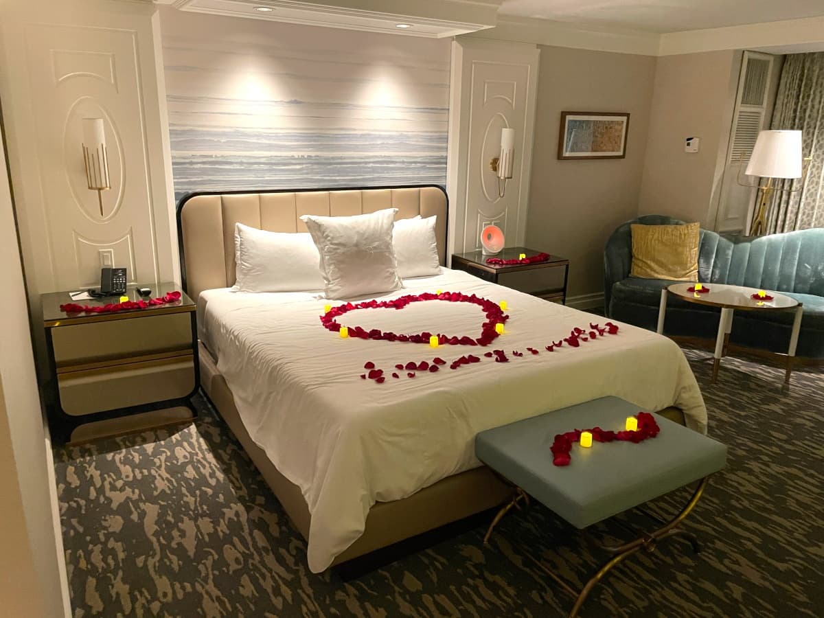 Romantic Hotel Room Decor