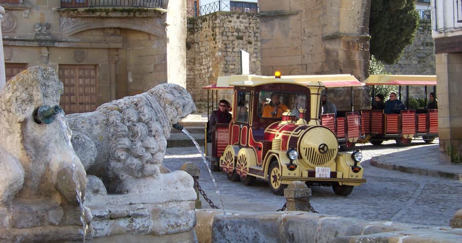 Tren y Bus Turístico de Baeza