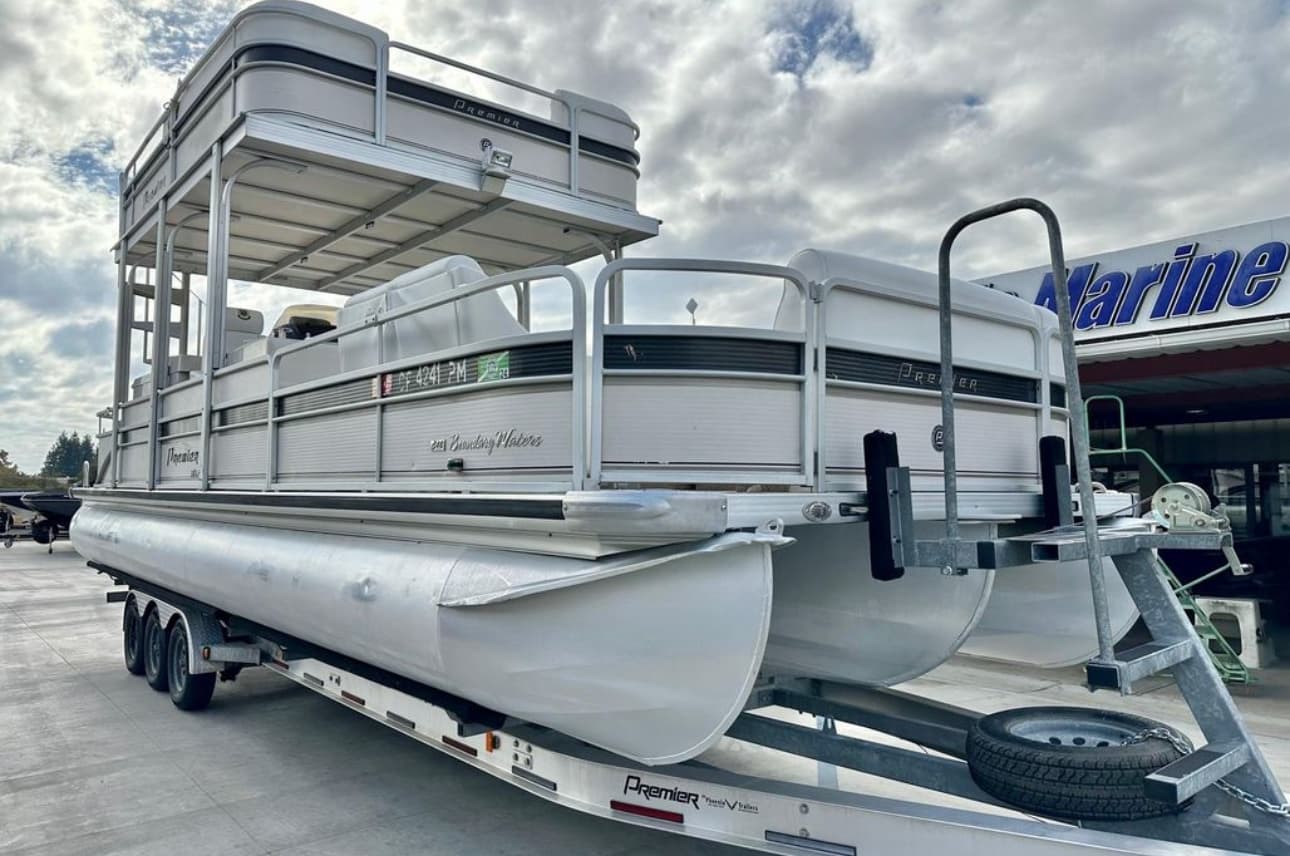32ft - Premier Boundary Double Decker w/slide