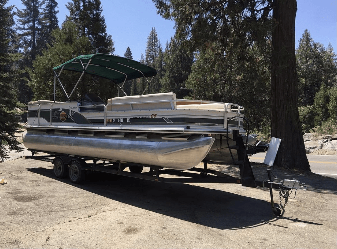 25' Sun Tracker Party Barge