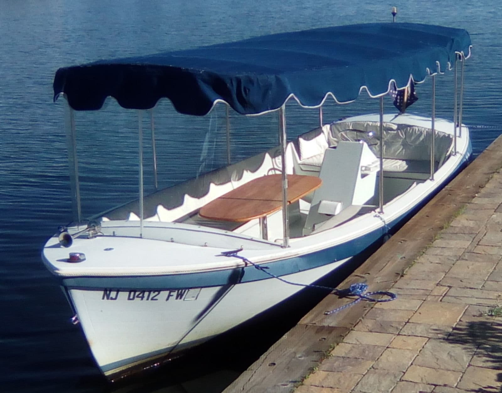 8 Person Duffy Boat Rental