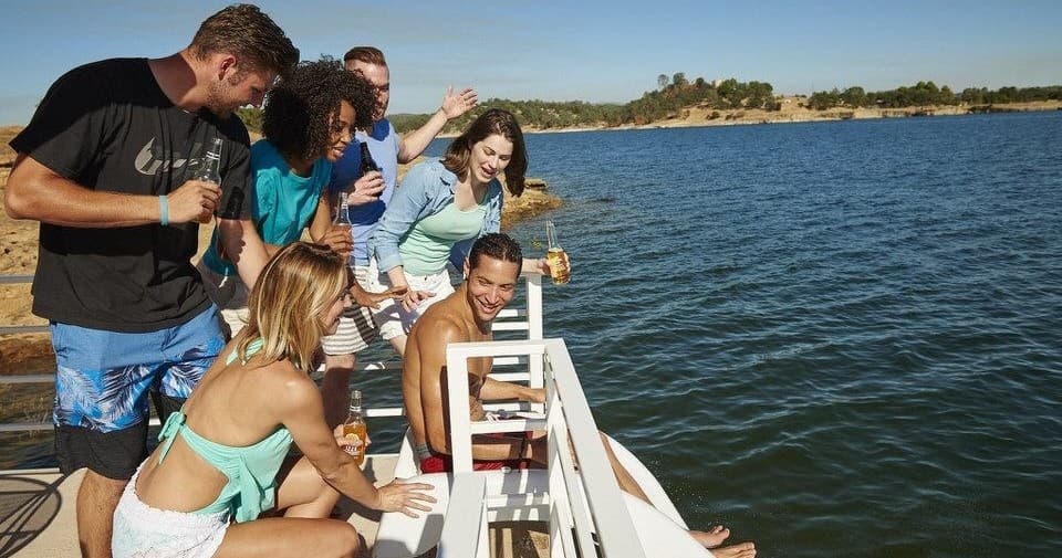 Party Barge: 19 Passenger Gracie""