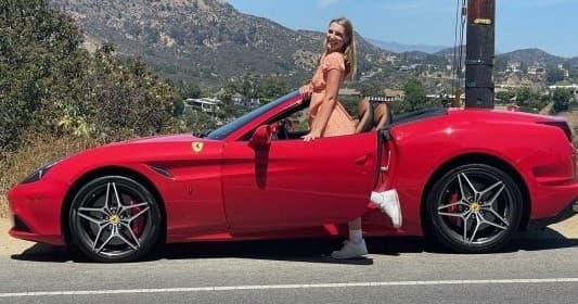 50 Minute Ferrari VIP Hollywood Sign Tour