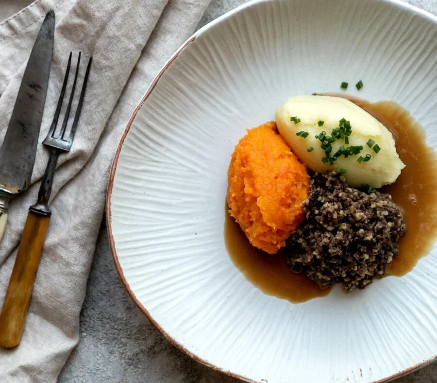 Traditional Scottish haggis paired with self guided tasting of three whisky & gins