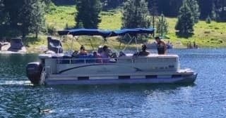 22' Bennington Pontoon Boat