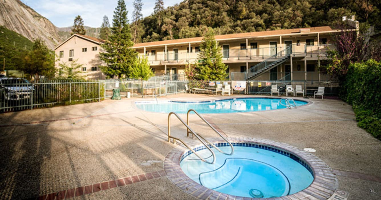 Yosemite 2 Day Tour - Yosemite View Lodge Stay