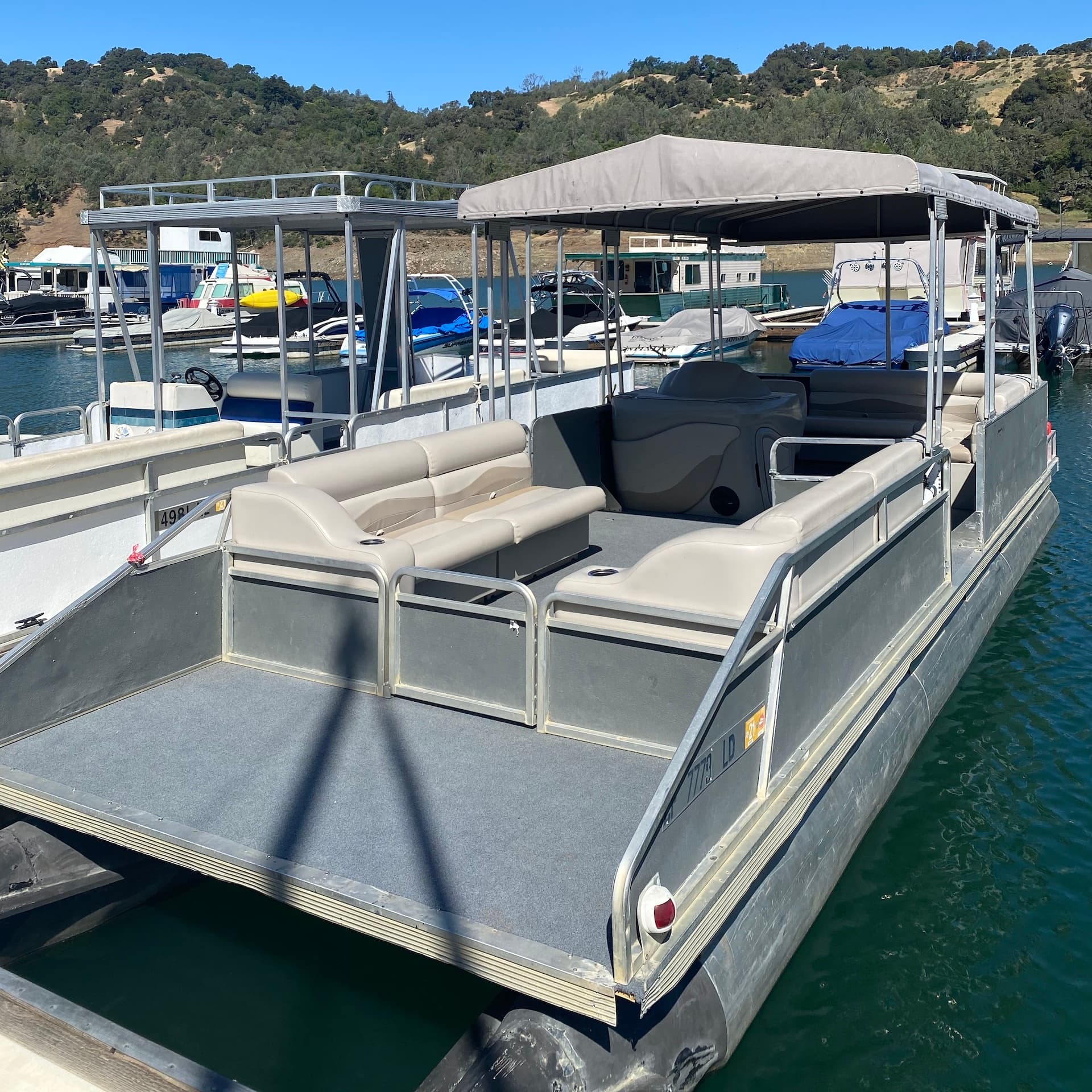 Single Story Pontoon Rental
