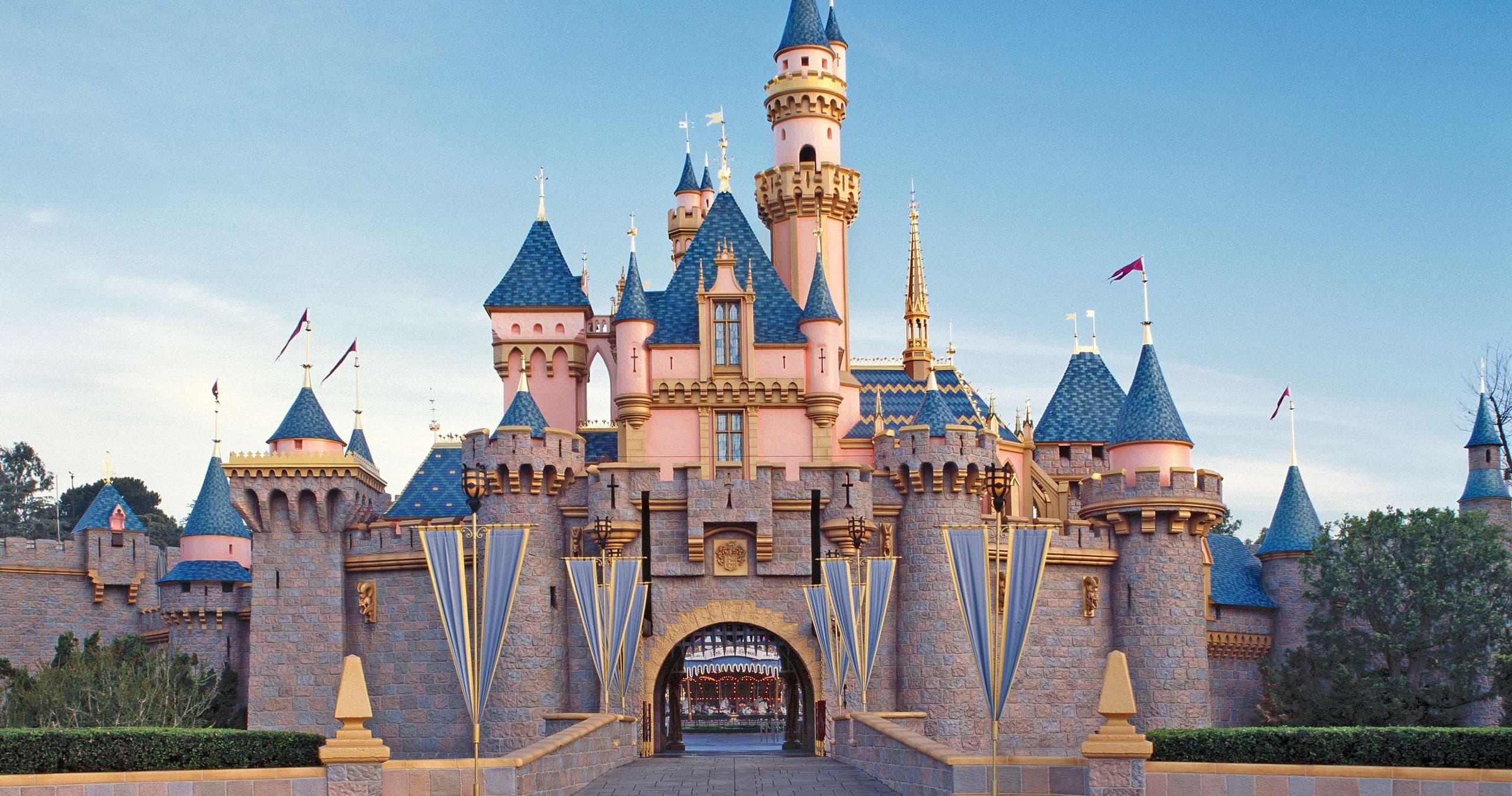 Disneyland 2-day, 3-day or 4-day Park Hopper Tickets with Lightning Lane Multi Pass