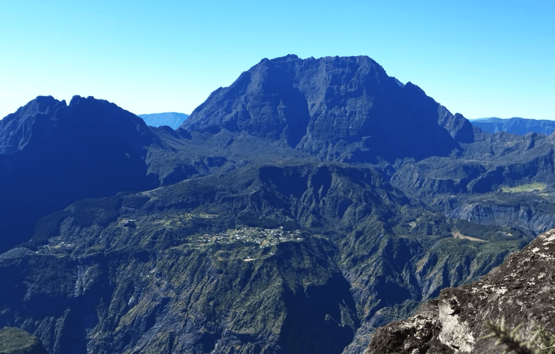 Maïdo-Ausflug & Entdeckung der ätherischen Öle von La Réunion – Naturduft und Wohlbefinden vereint!
