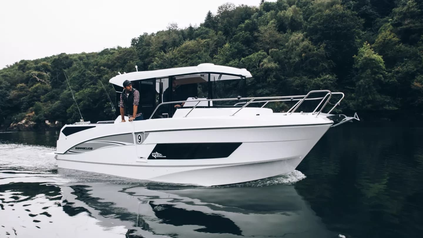 Barracuda 9 (29') Outboard Power Cruiser