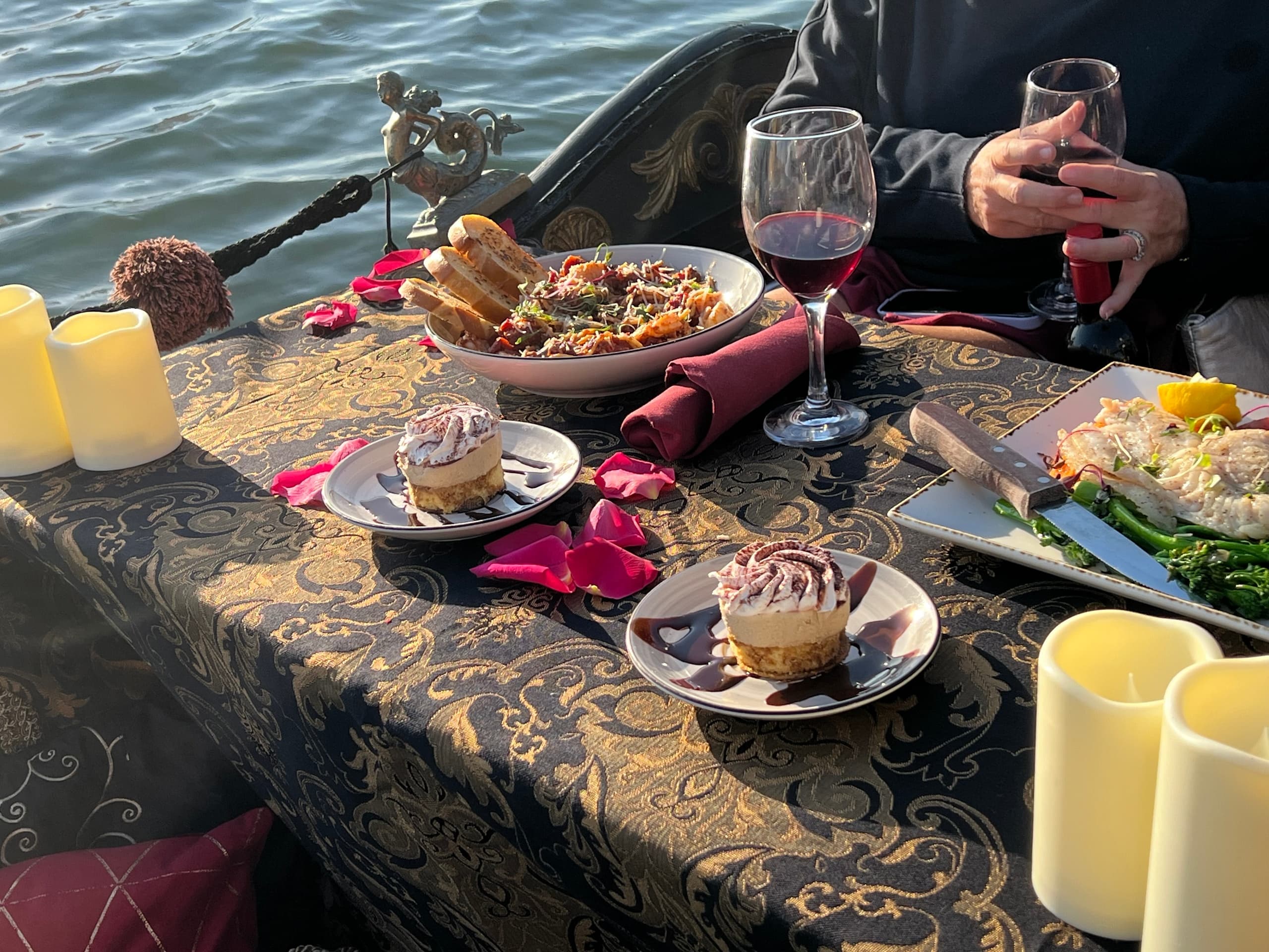 Elegant Dinner Cruise