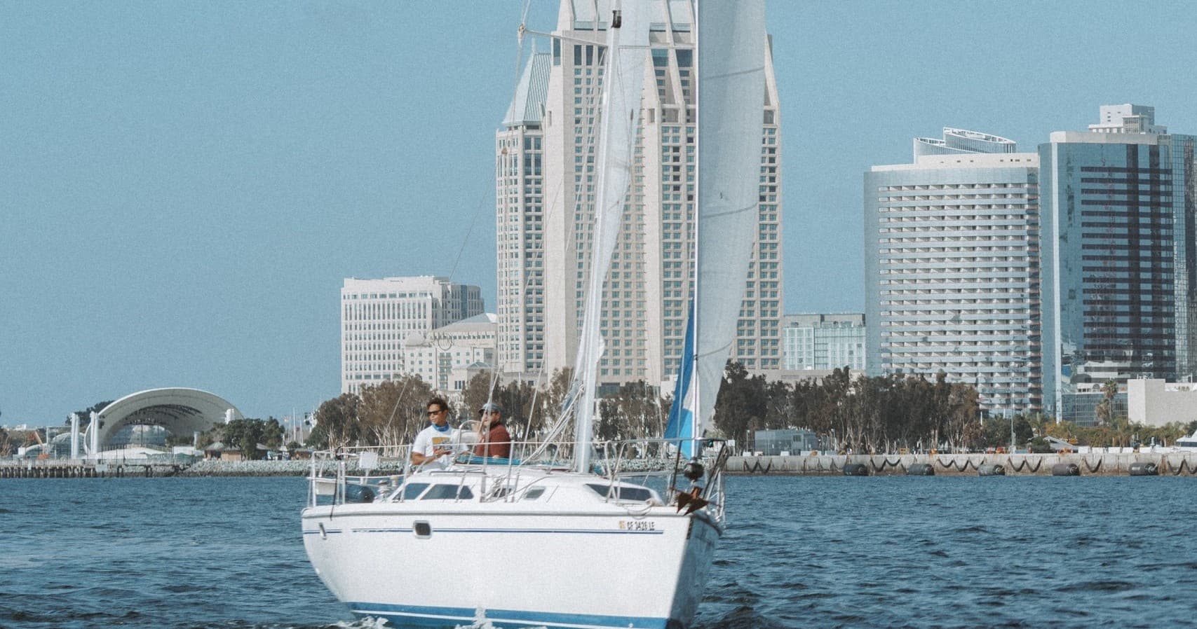 Catalina 320 - Downtown Captain Charter