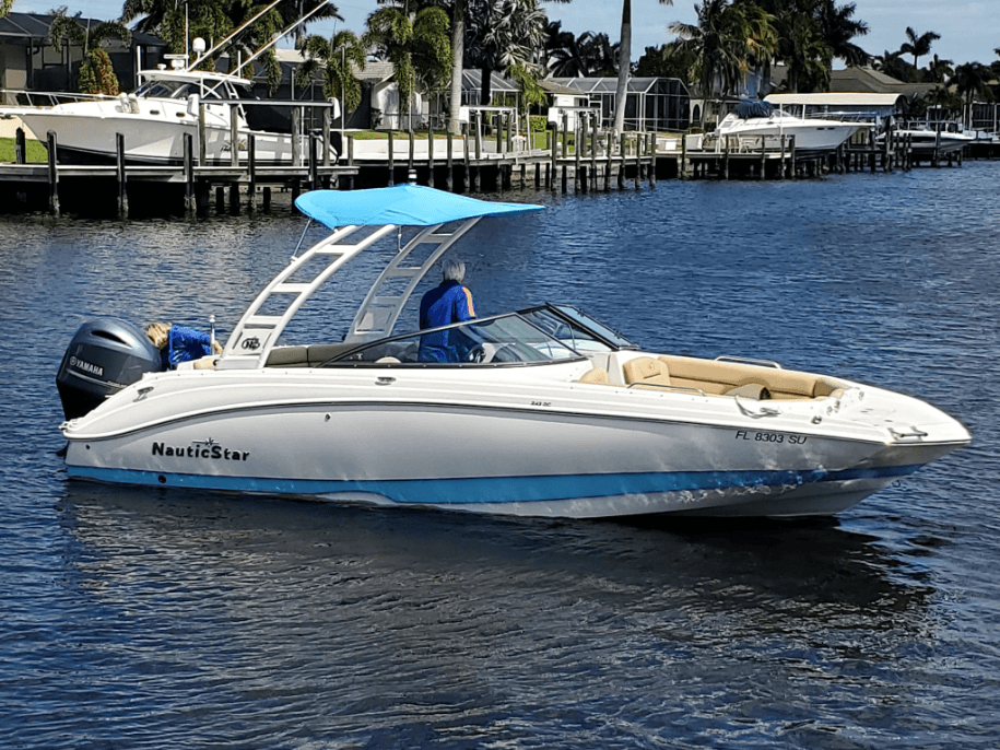 24' Nautic Star 243 DC