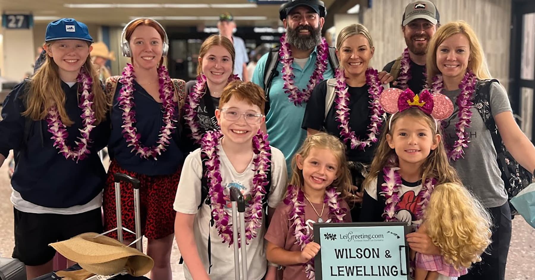 Large Group Greeting (8 or more) - Kona Hawaii Airport