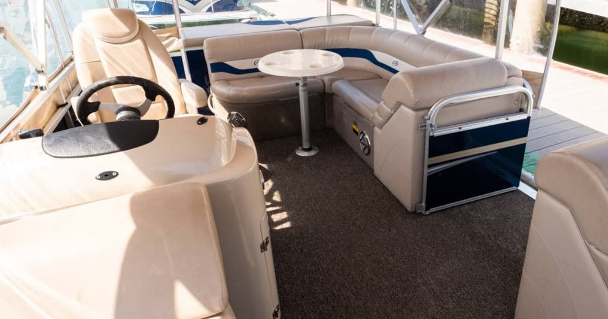 20' Pontoon Rental - Miss Yana