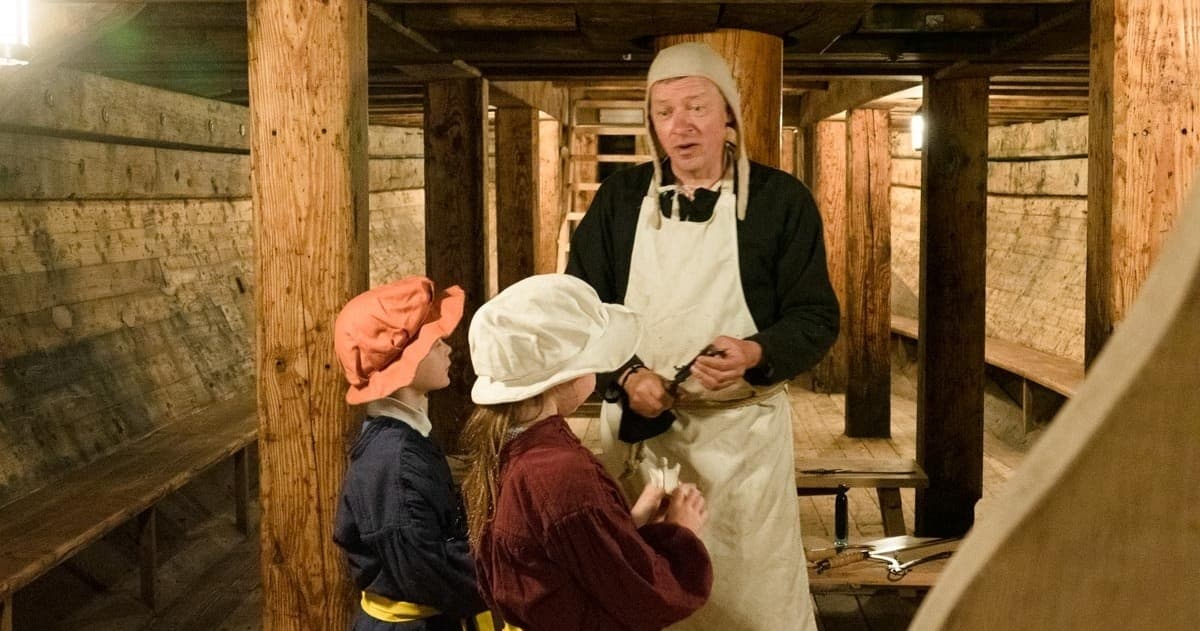 Blood, Bones & Bile: the art of the Barber Surgeon - KS2