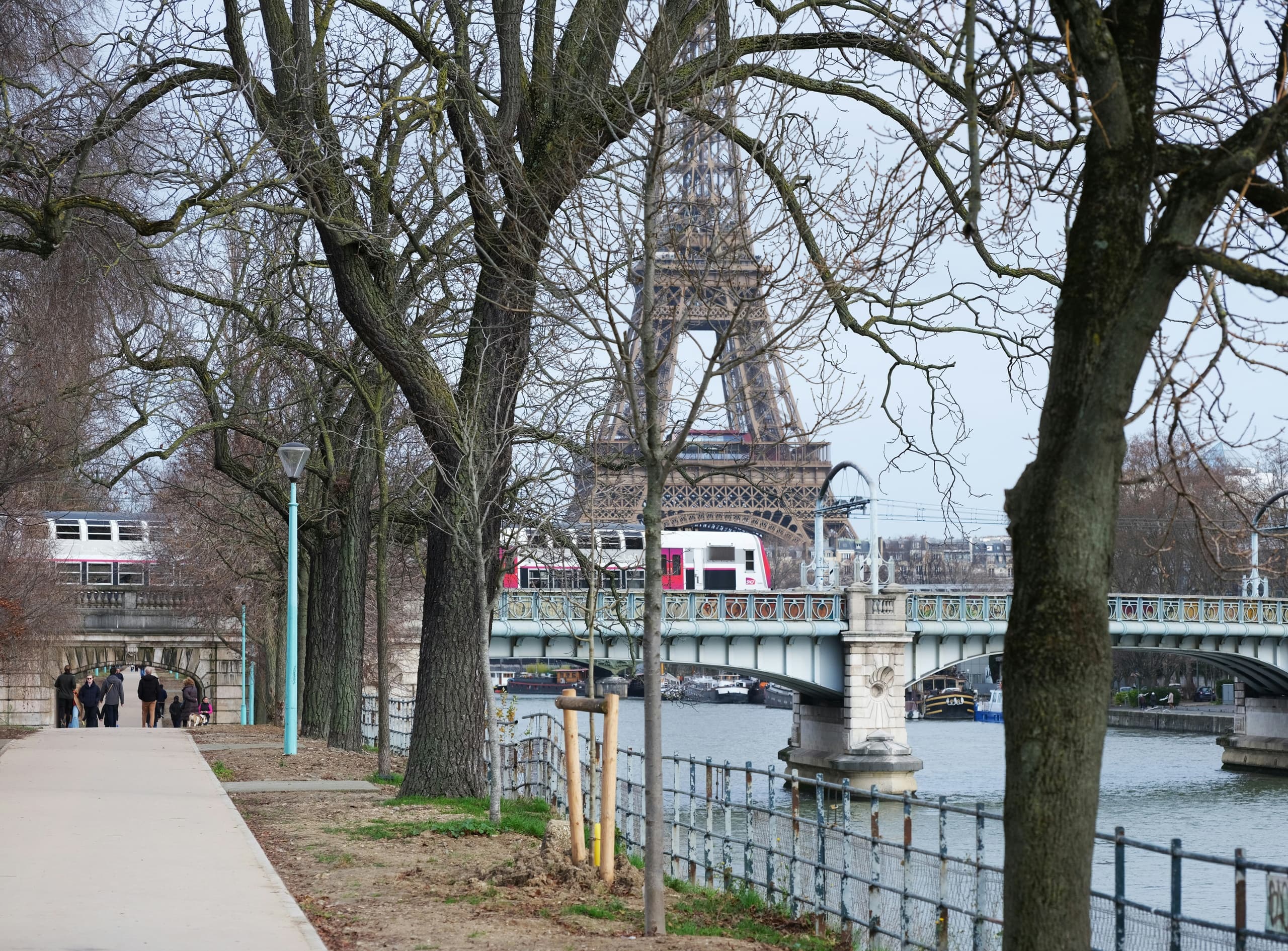 Eiffel Tower Summit Tickets with Host