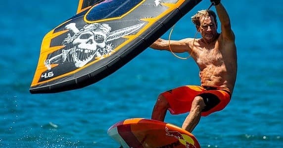 Wings & WingFoiling - WingSurfing Lessons