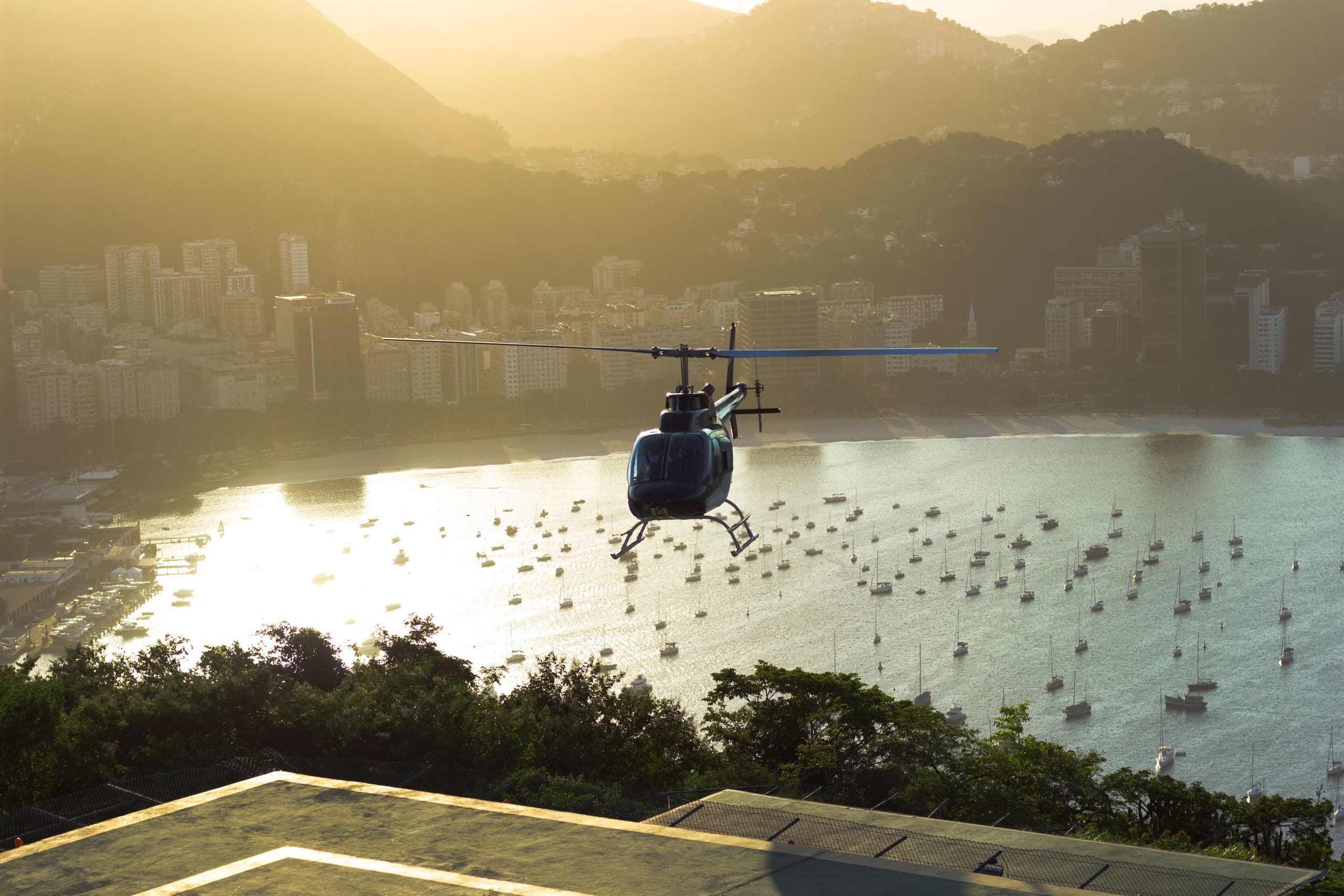 HELICÓPTERO + LIMUSINA + VELERO