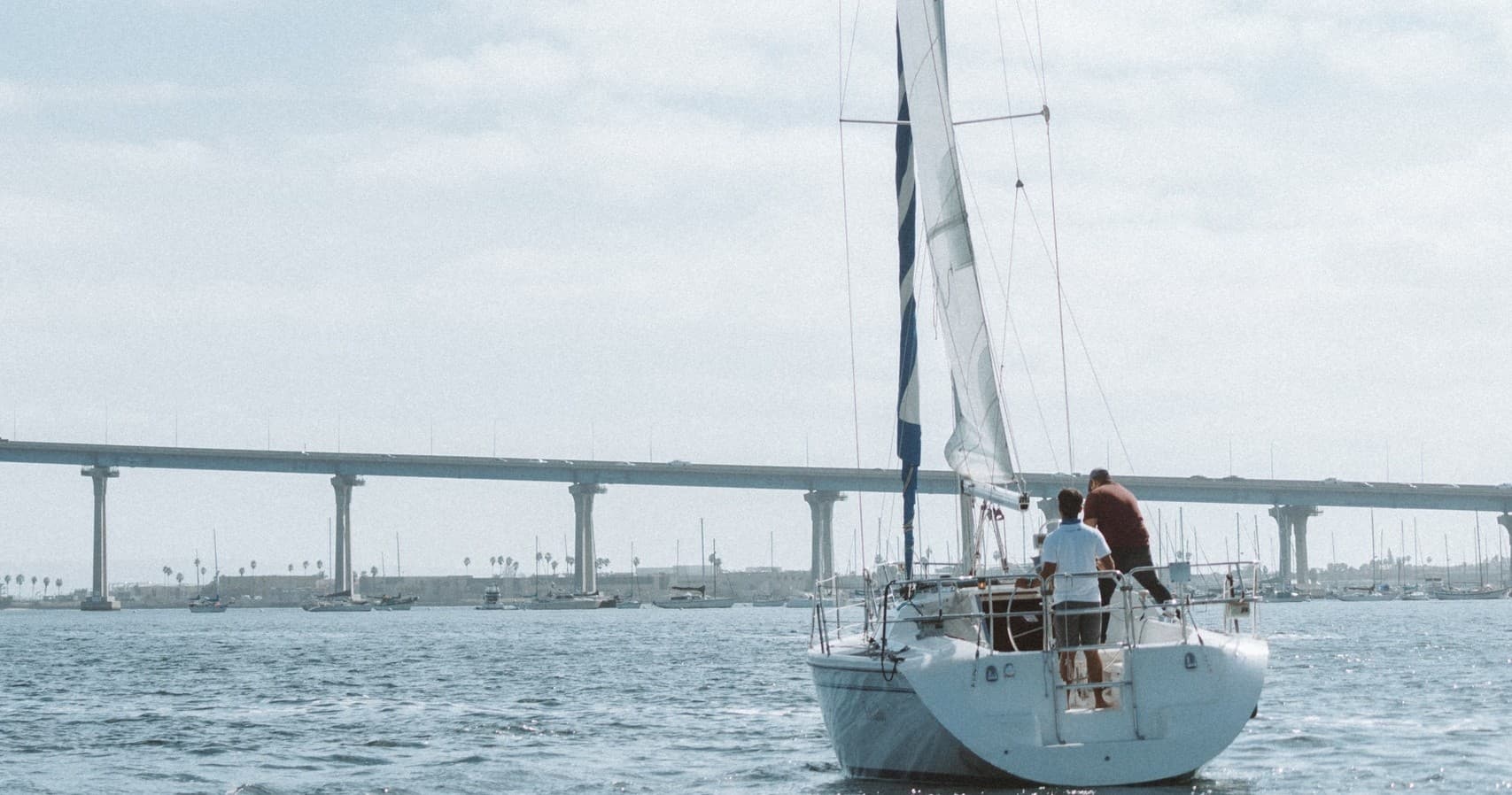 Catalina 320 - Harbor Island Captain Charter