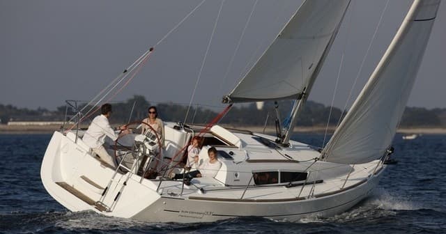 Jeanneau 33 - Coronado Bareboat Rental