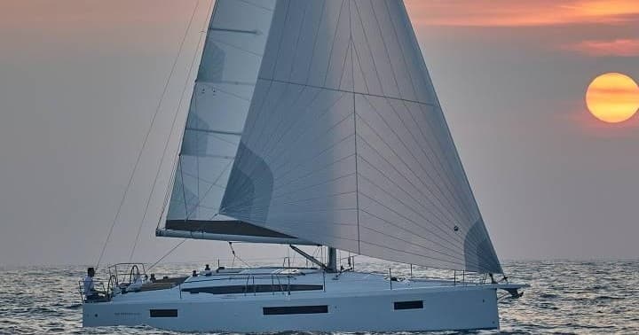 Jeanneau 410  - Downtown Captain Charter