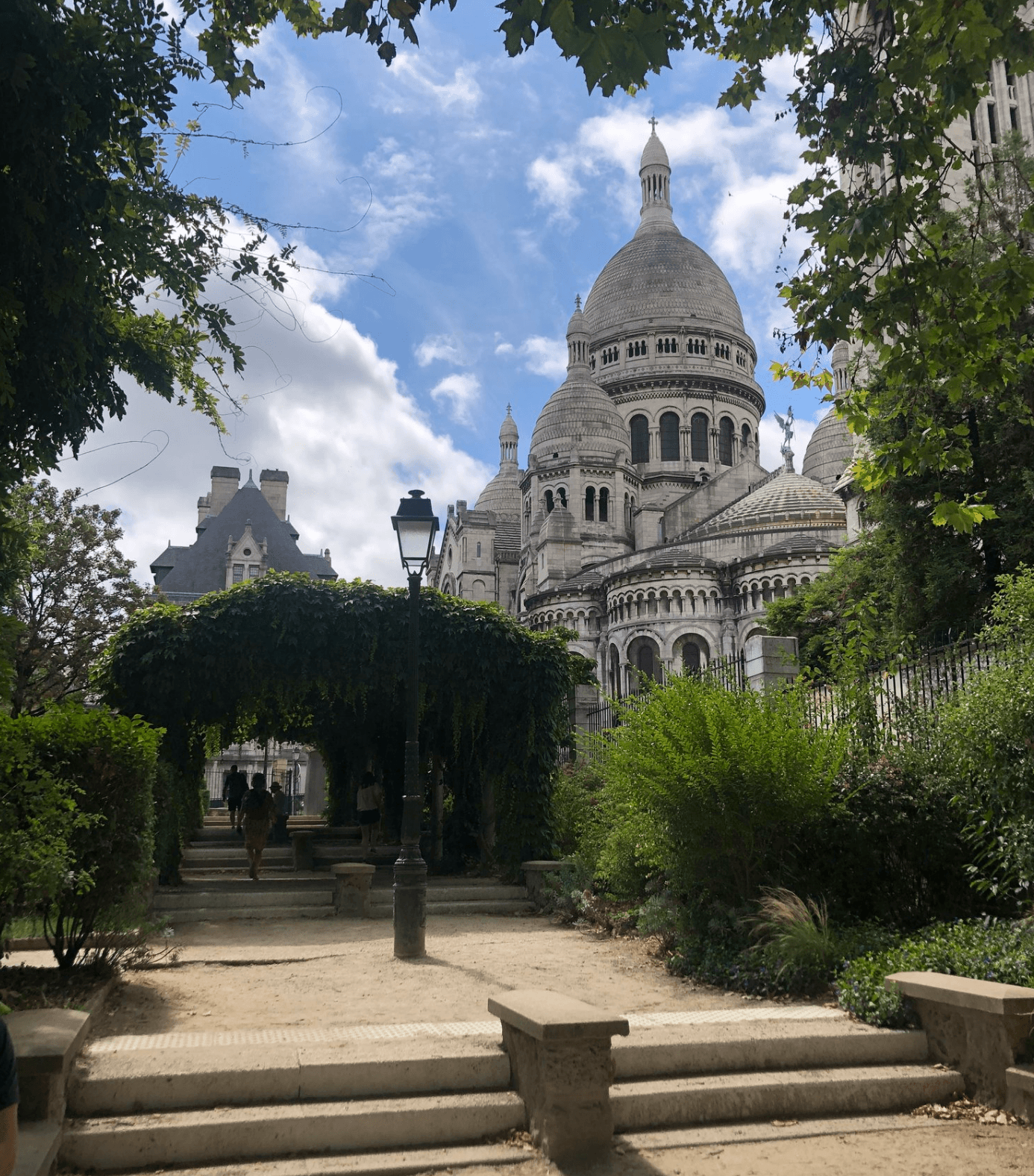 Montmartre: Music, Love Affairs and Lunch